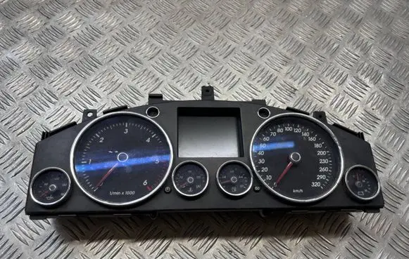 Speedometer (instrument cluster)