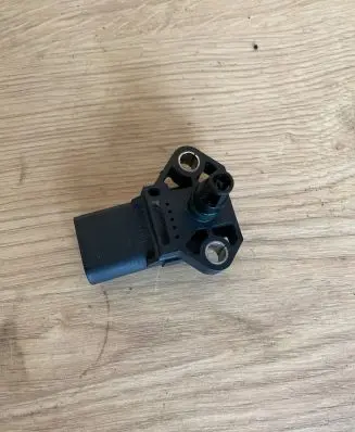 Volkswagen Scirocco Air pressure sensor 038906051C 0281002401