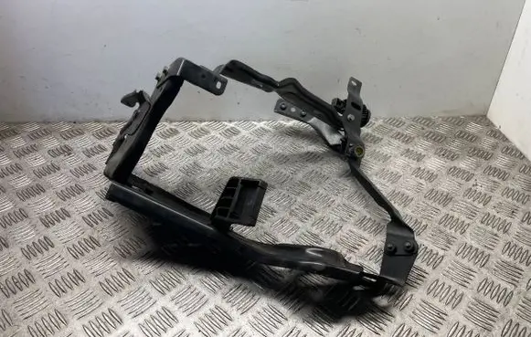 Headlight/headlamp mounting bracket