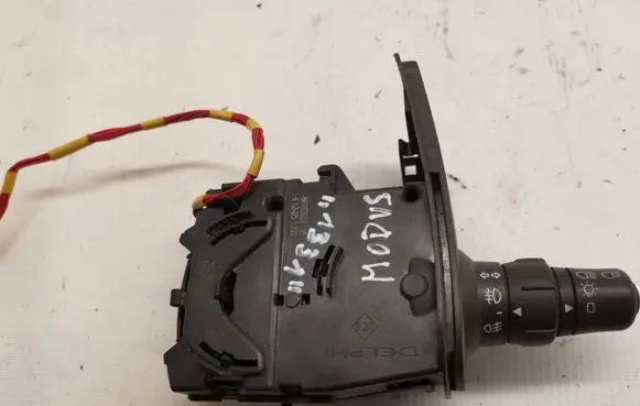 Renault Clio III Indicator stalk 88102003 6124051200