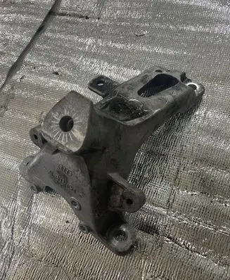 Audi A8 S8 D4 4H Engine mounting bracket 4G0199308E