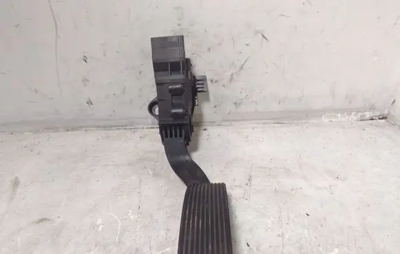 Mercedes-Benz CLA C117 X117 W117 Accelerator throttle pedal A2463001804
