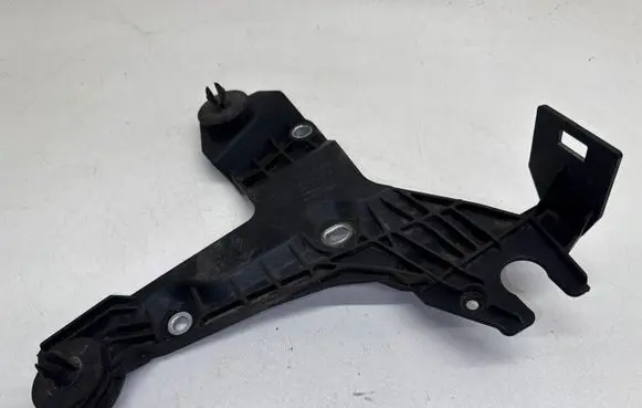 Volvo S60 Air filter cleaner box bracket assembly 30636575