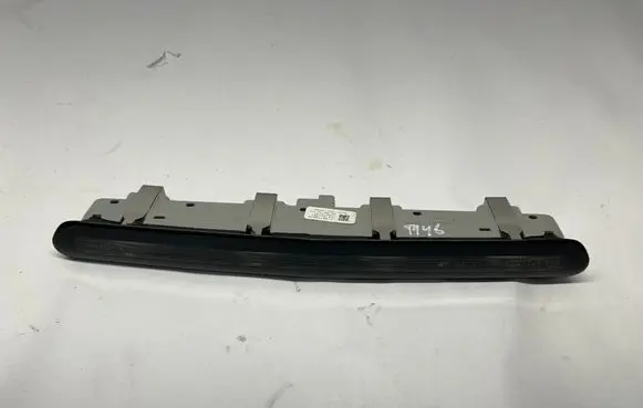 Chevrolet Camaro Third/center stoplight 84776576