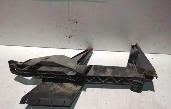 BMW X3 E83 Headlight/headlamp mounting bracket 1301073024