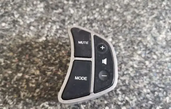 KIA Ceed Steering wheel buttons/switches 