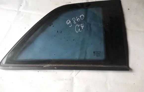 Opel Zafira B Rear side window as2