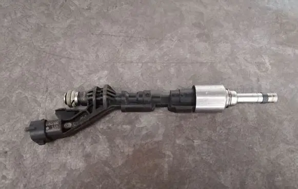 Ford C-MAX I Fuel injector 0261500155-T