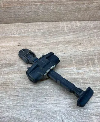 Renault Clio IV Rear door check strap stopper 824307049R