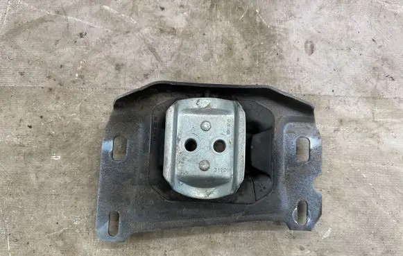 Peugeot 308 Gearbox mount 9813699680