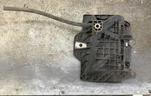 Skoda Fabia Mk2 (5J) Battery tray 6Q0915331