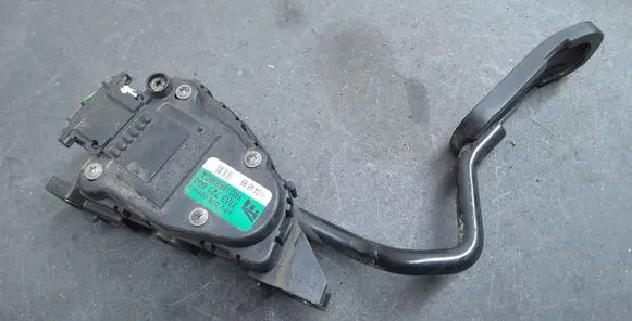 Volkswagen Sharan Accelerator throttle pedal 7M3721603 YM219F836CA