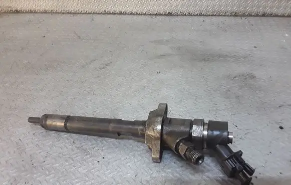Peugeot 207 Fuel injector 0445110239
