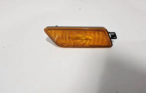 Front fender indicator light