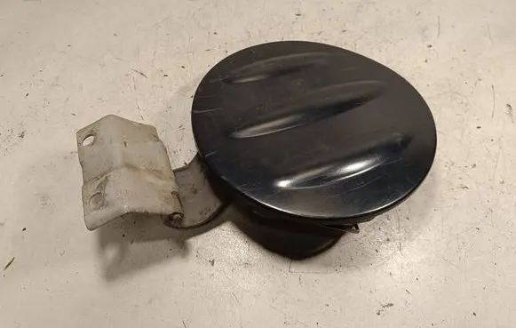 Fuel tank cap lock