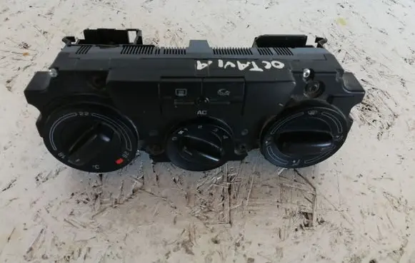 Skoda Octavia Mk2 (1Z) Climate control unit 210608V 74358120