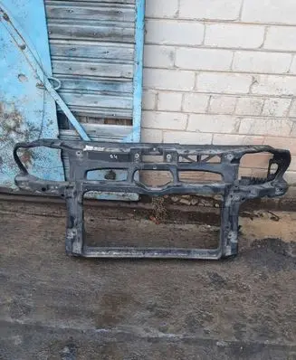 Volkswagen Golf IV Radiator support slam panel
