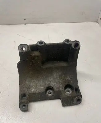 Iveco Daily 3rd gen A/C compressor mount bracket 504047884