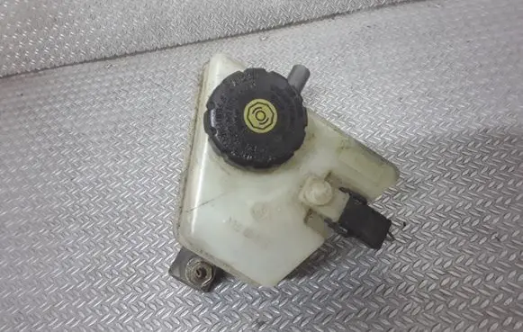Mercedes-Benz E W210 Master brake cylinder