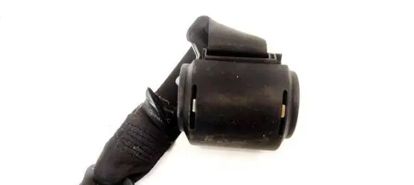 Middle seatbelt (rear)