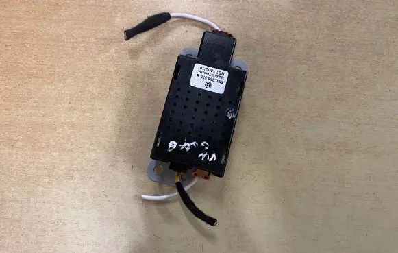 Volkswagen Golf VI Aerial antenna amplifier 5M0035570B