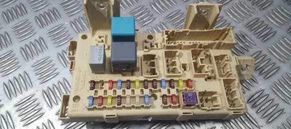 Toyota Corolla Verso AR10 Fuse box set 892210F020 89221-0F020