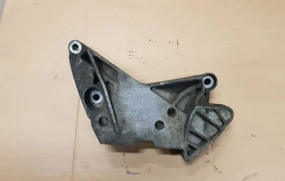 Audi A3 S3 A3 Sportback 8P Engine mounting bracket 06J199207K