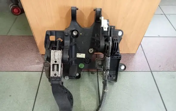 Chevrolet Aveo Pedal assembly 95020252