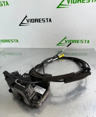 Opel Vivaro Sliding door lock 825037886R 93459208 40717212