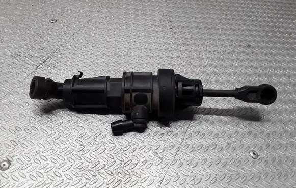 Peugeot 4007 Clutch master cylinder