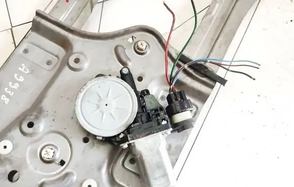 Mitsubishi Grandis Front door window regulator motor mr989948 062040-2210