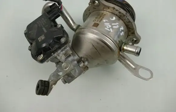 Nissan Qashqai EGR valve cooler 147359823R