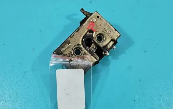 Volkswagen PASSAT B4 Front door lock 357837015G IMPRK1503459