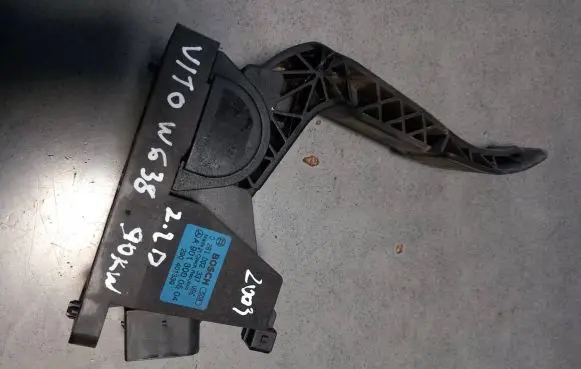 Mercedes-Benz Vito Viano W638 Accelerator throttle pedal A9013000504 0281002337