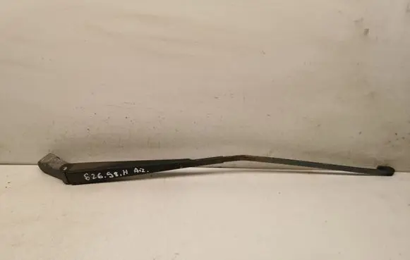 Rear wiper blade arm