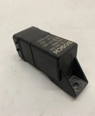 Nissan Qashqai Glow plug pre-heat relay 0281003050 8200798585