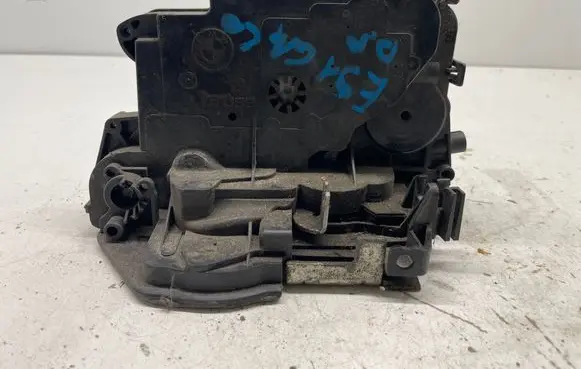BMW 3 E90 E91 Rear door lock 7060296 9630904