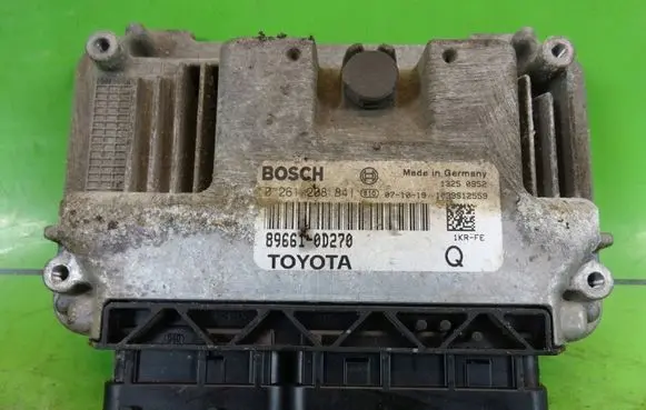 Toyota Yaris Engine control unit/module 896610D270
