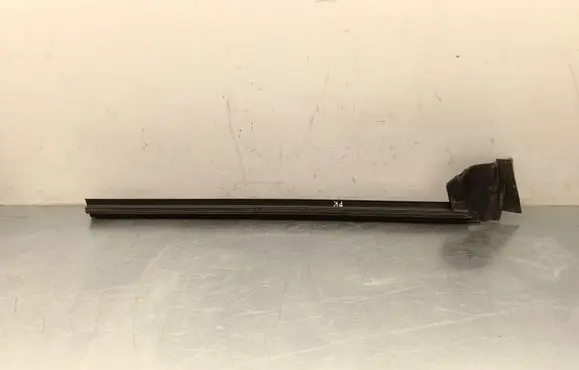 Tesla Model 3 Rubber seal front door window/glass 109049500E