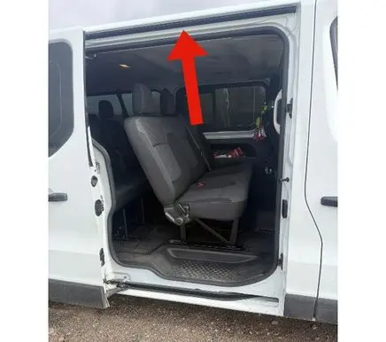 Opel Vivaro Sliding door upper top rail 8200154869 17125 93851120