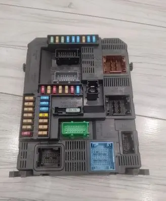 Peugeot 307 Comfort/convenience module 9819850080