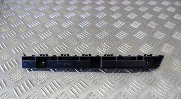 Rear bumper mounting bracket