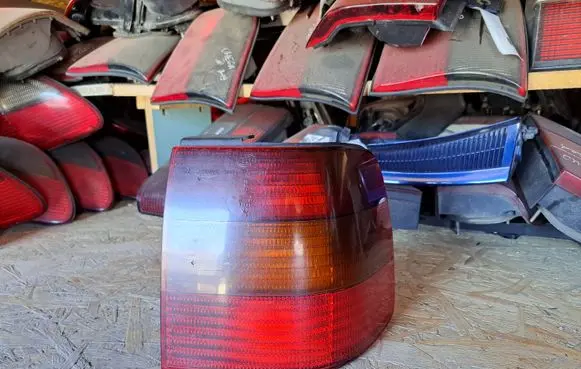 Volkswagen PASSAT B4 Rear/tail lights 3A5945112