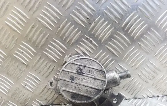 Volkswagen Golf IV Vacuum pump 038145101B