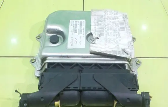 Alfa Romeo Giulietta Engine control unit/module 51896758