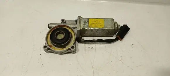 Nissan Patrol Y60 Front door window regulator motor 8073106J05