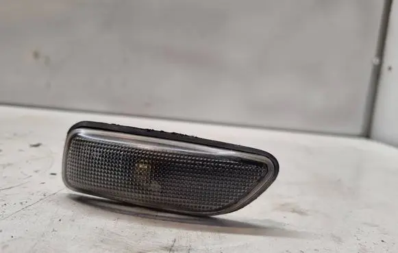 Volvo S60 Front fender indicator light 