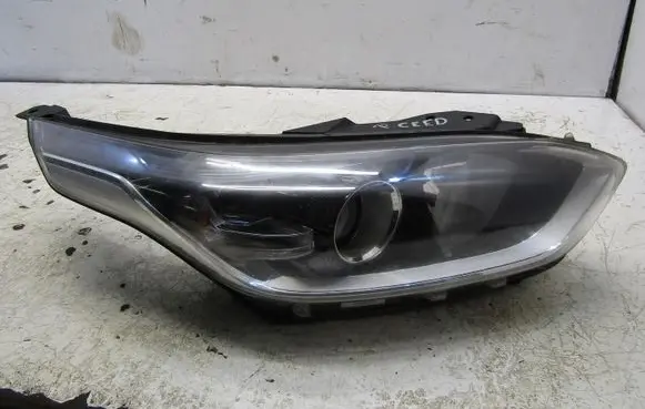 KIA Ceed Headlight/headlamp 92102J7060