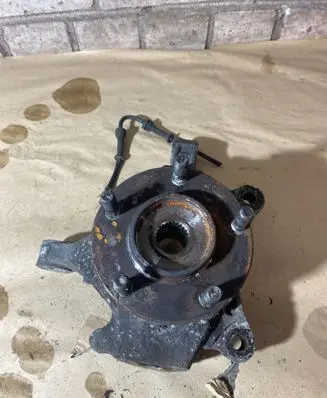 Chrysler Voyager Front wheel hub 04694948AA