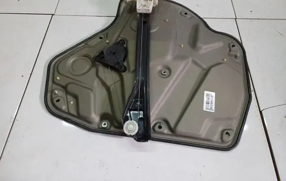Skoda Octavia Mk2 (1Z) Sliding door window regulator with motor 1Z0839656B